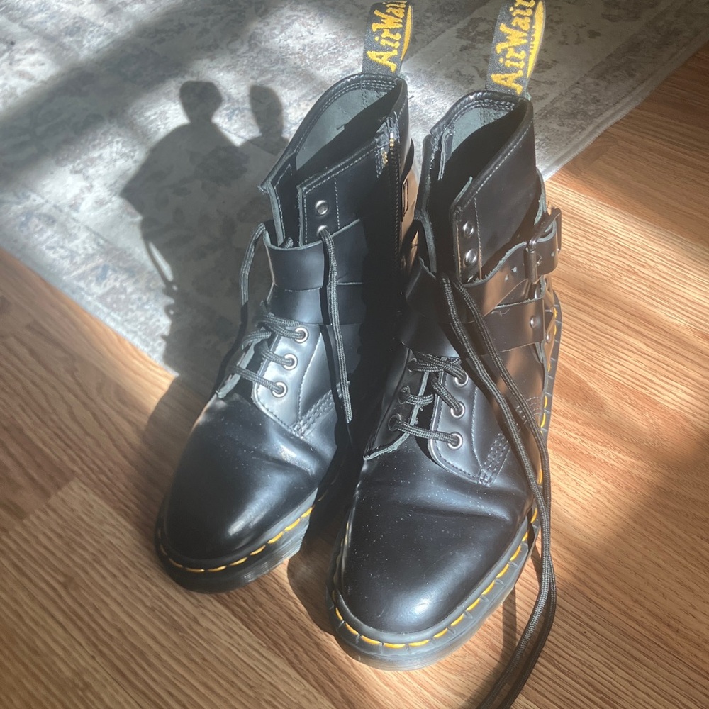 Doc marten la leather black harness lace up boot 8